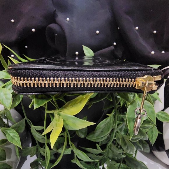 VG Used Condition Authentic Chanel Patent Leather Zip Wallet - Picture 5 of 14